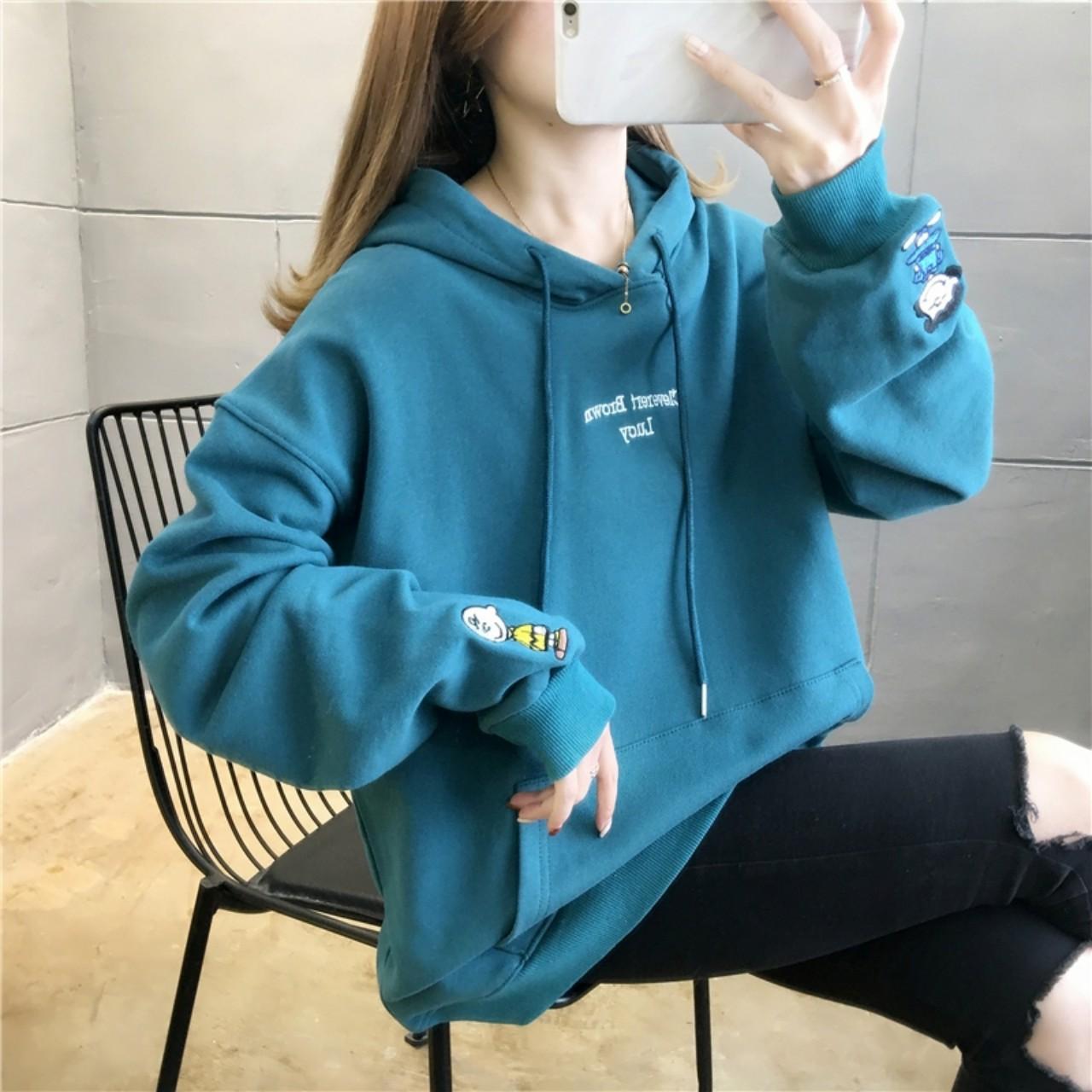 ÁO HOODIE NAM NỮ ĐƠN SẮC TAY ÁO THÊU HỌA TIẾT NHỎ XINH FORM RỘNG ĐƠN GIẢN THOẢI MÁI TTT