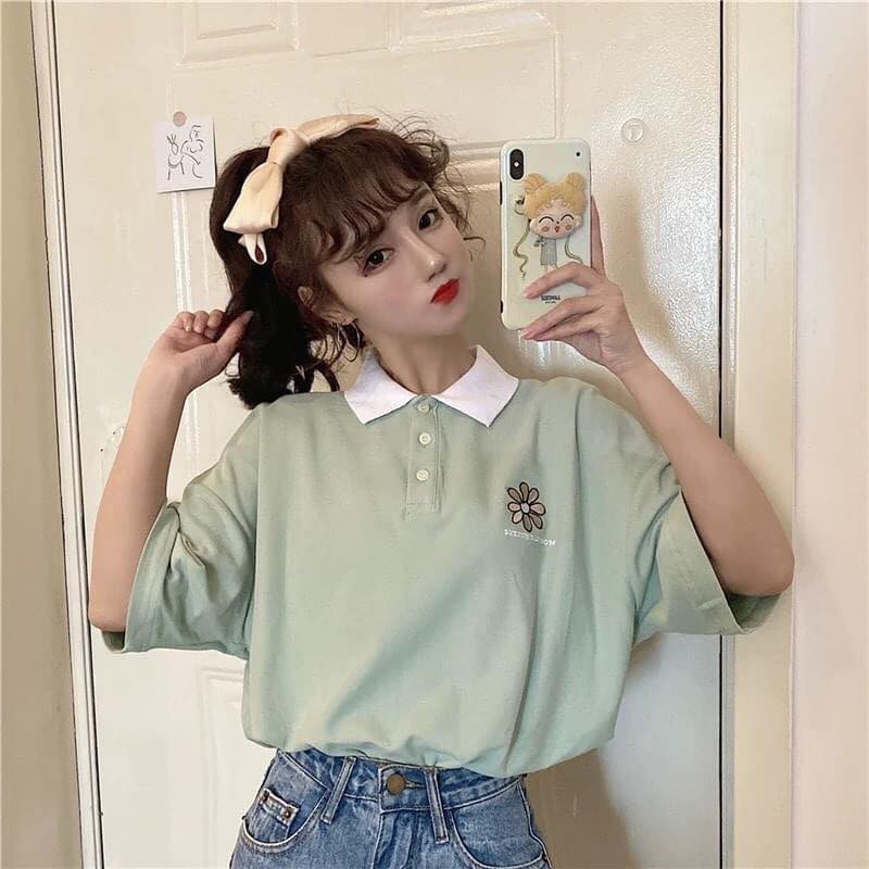 Áo thun nữ Polo tay lỡ có cổ phông form rộng freesize unisex mặc cặp, nhóm, lớp in hình hoa cúc 3 màu xanh trắng