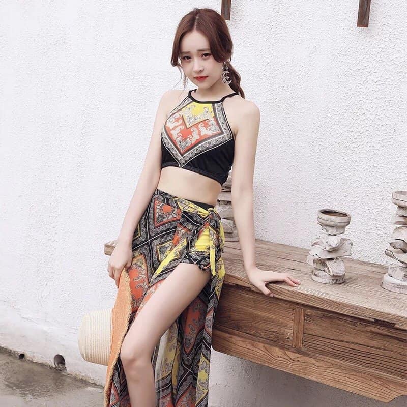 Sét ba chi tiết kèm khăn đi biển