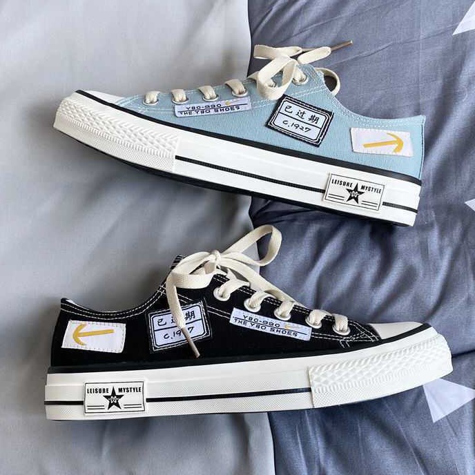 Giày Converse thiết kế giản dị