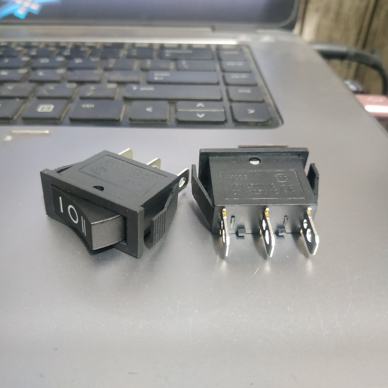 Công tắc bập bênh 3 chế độ 15a 250v kcd3-101n