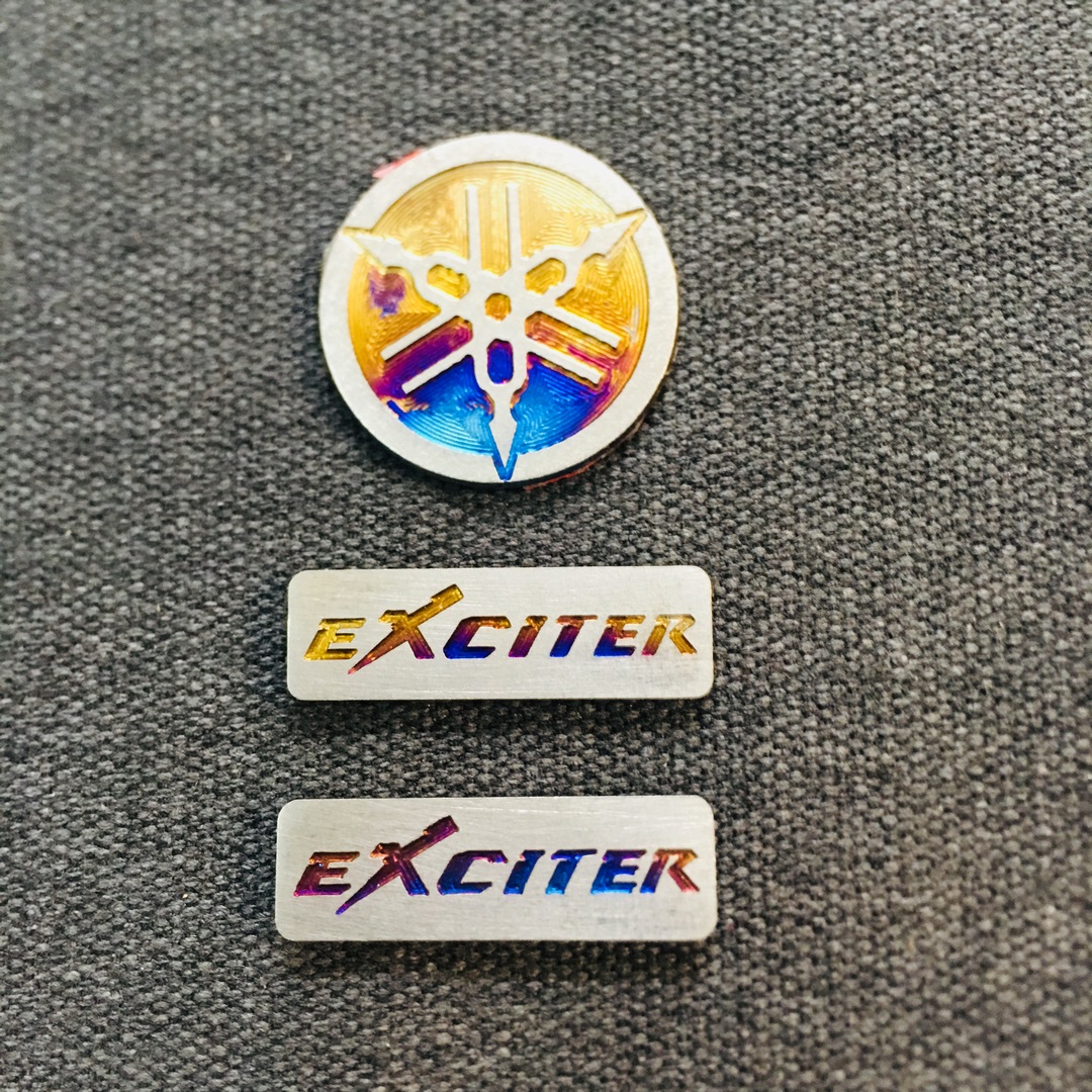 TRỌN BỘ TEM TITAN LOGO YAMAHA TRÒN VÀ 2 TEM TITAN CHỮ EXCITER SIÊU CÁ TÍNH ĐỘC ĐÁO