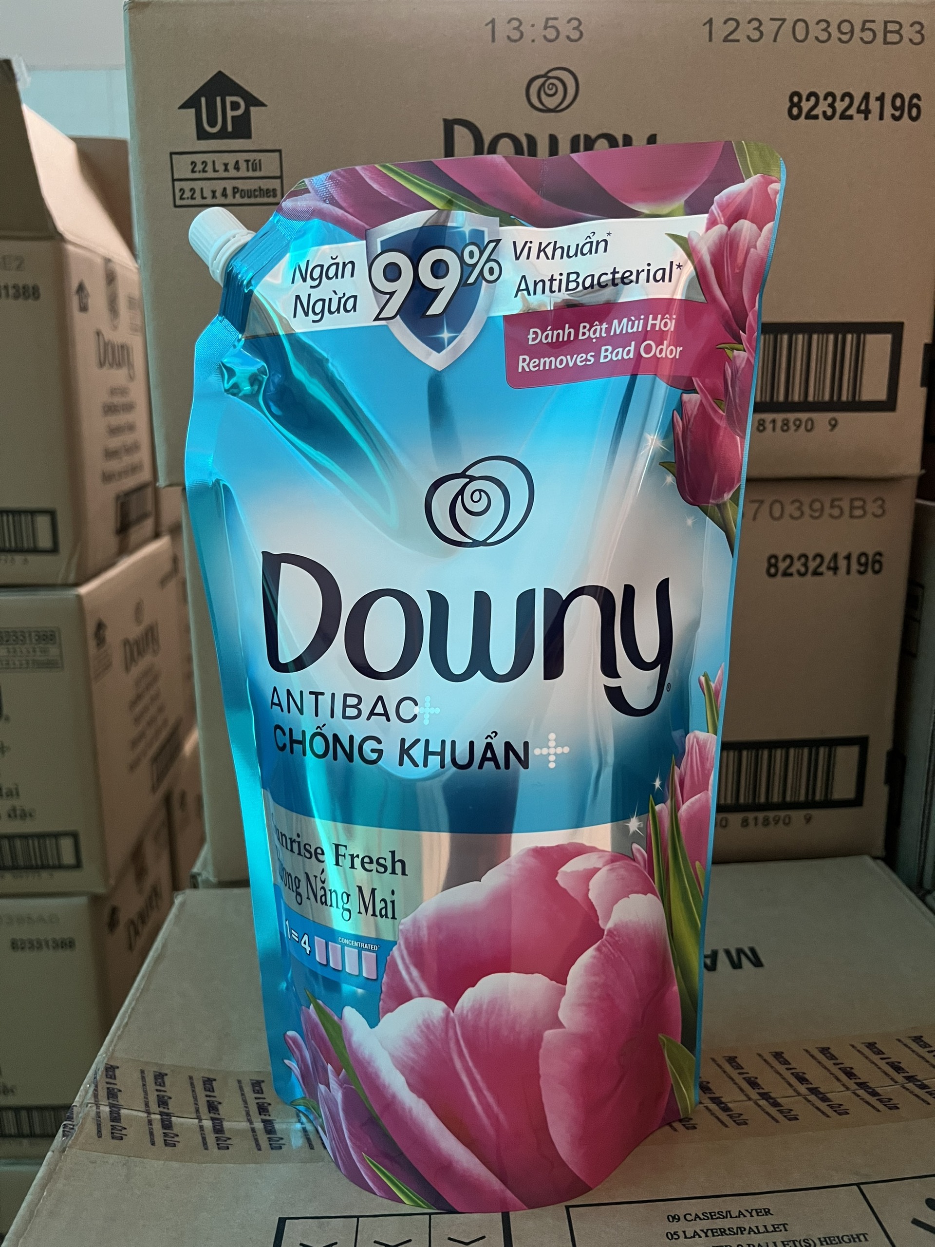 Nước xả vải downy nắng mai 1.5L