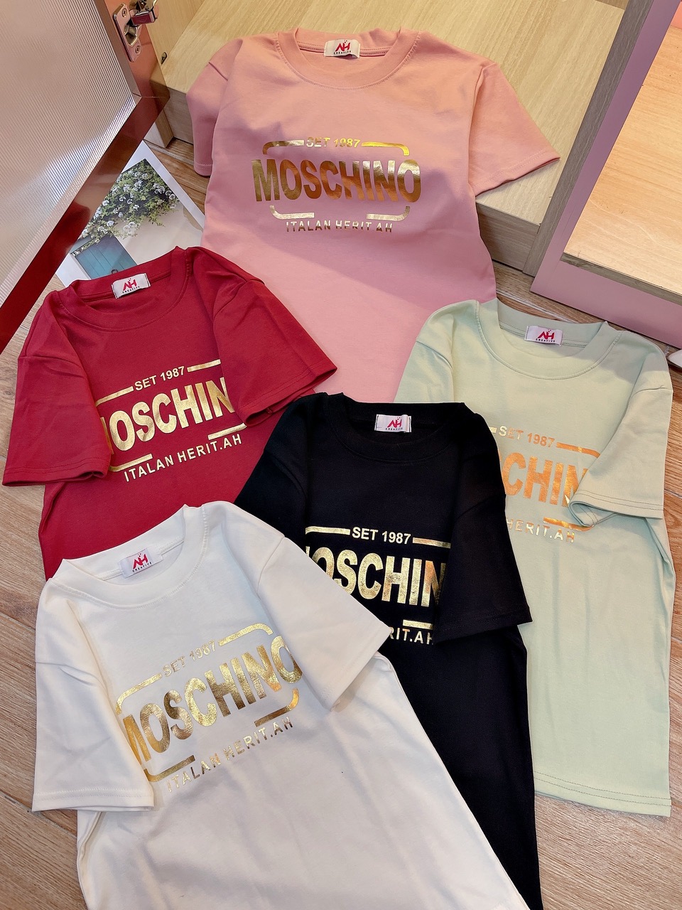 Áo thun babytee dáng ôm nữ phối chữ nhũ