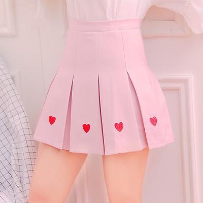 Váy xếp ly thêu tim