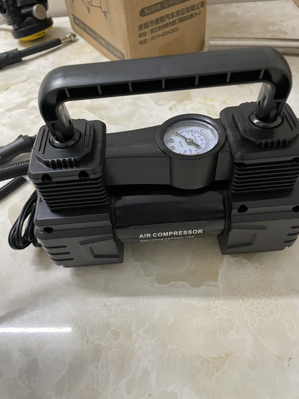 Bơm Lốp ÔTô Điện 12V Công Suất Cao - Di Động Cho Xe Hơi - Xe Tải Tích Hợp Đồng Hồ Tiện Lợi