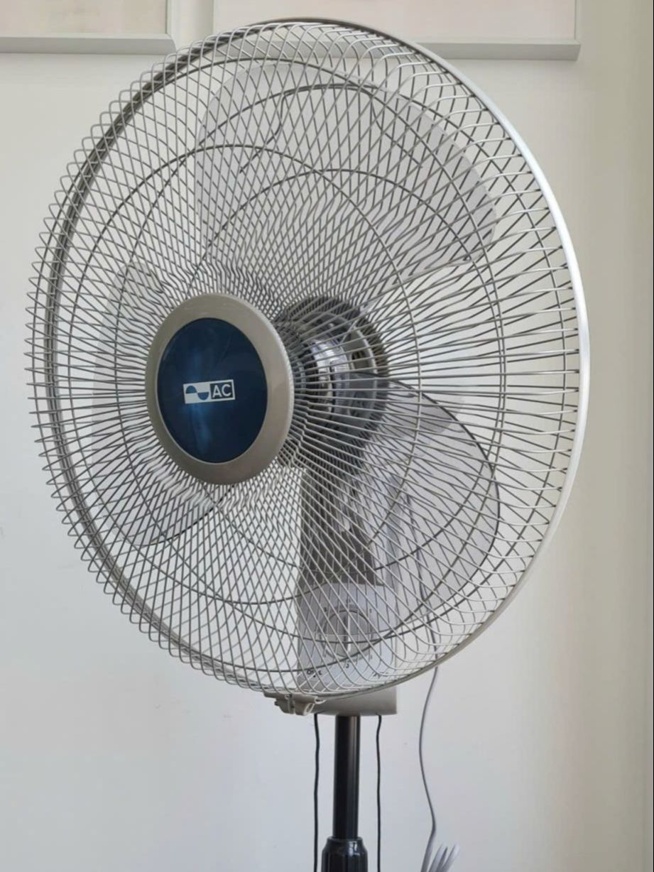Quạt treo tường AC AWF03A163 (Hai Dây Dựt)