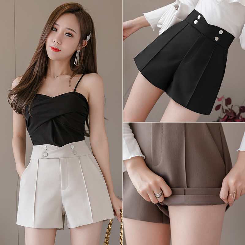 Quần sooc nữ cạp cao đính khuy chắc chắn