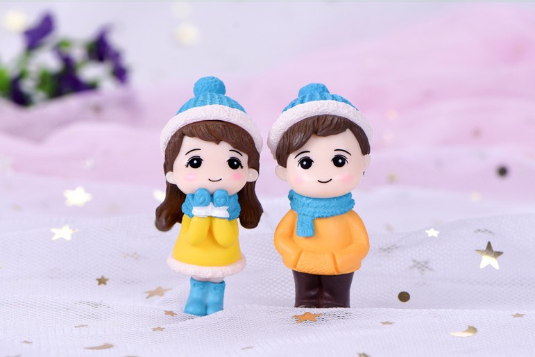 Tượng cặp đôi trang trí tiểu cảnh hoặc bàn học bàn làm việc có 2 màu- ICO HOME