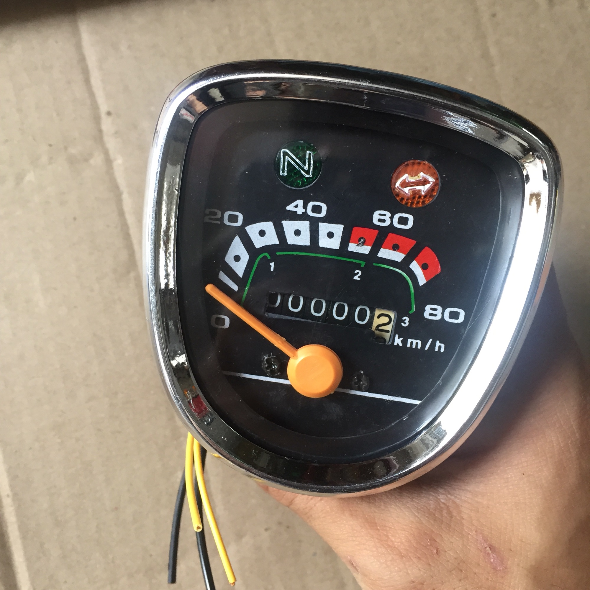 Đồng hồ 81 có báo tốc độ km/h