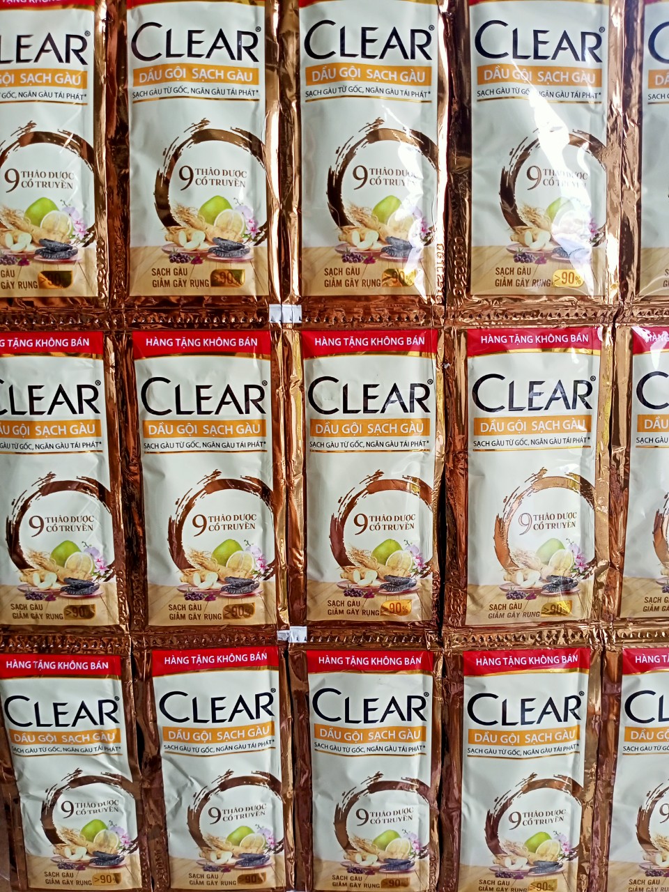 Combo 50 gói dầu gội Clear Thảo Dược 9 Loại Thảo Dược 6g- GÓI LẺ MÀU VÀNG