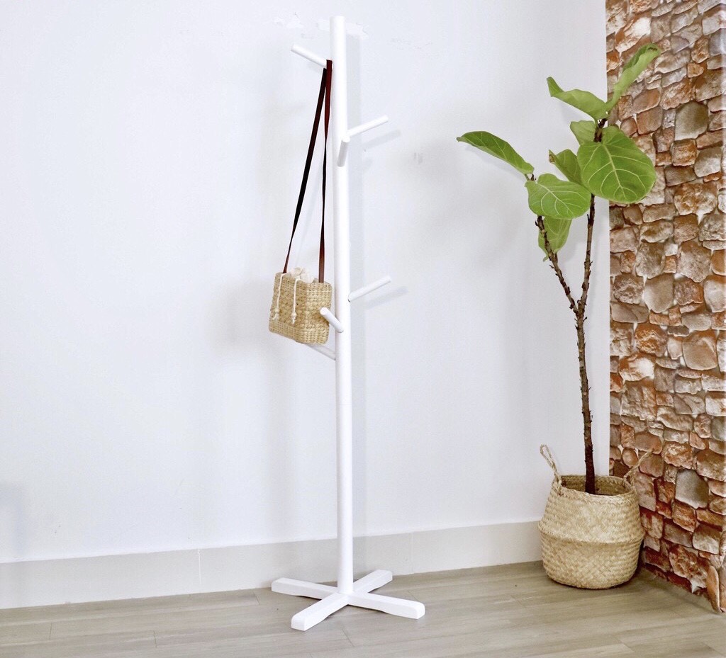 Cây treo quần áo màu trắng