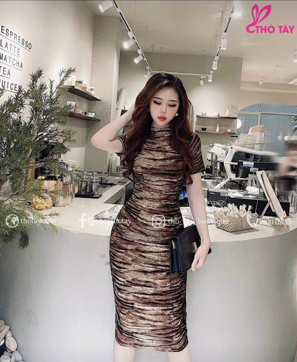 Đầm body cổ tròn họa tiết beo thời trang