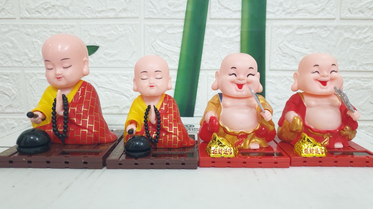 Tượng Chú Tiểu Gõ Mõ Tụng Kinh, Phật Di Lặc Gật Đầu, chạy bằng năng lượng mặt trời, trang trí ôtô,bàn làm việc