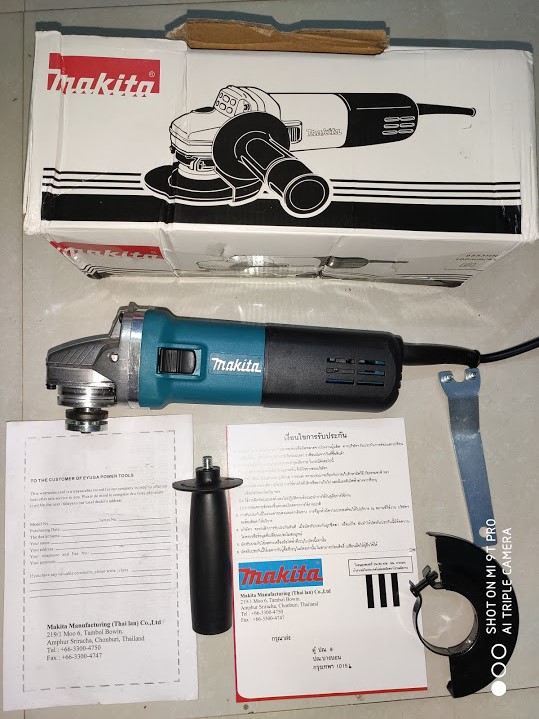 Máy mài góc makita 9553hn, đá mài 100mm, 840w, madein thailand, đầu máy hợp kim nhôm bóng sáng.