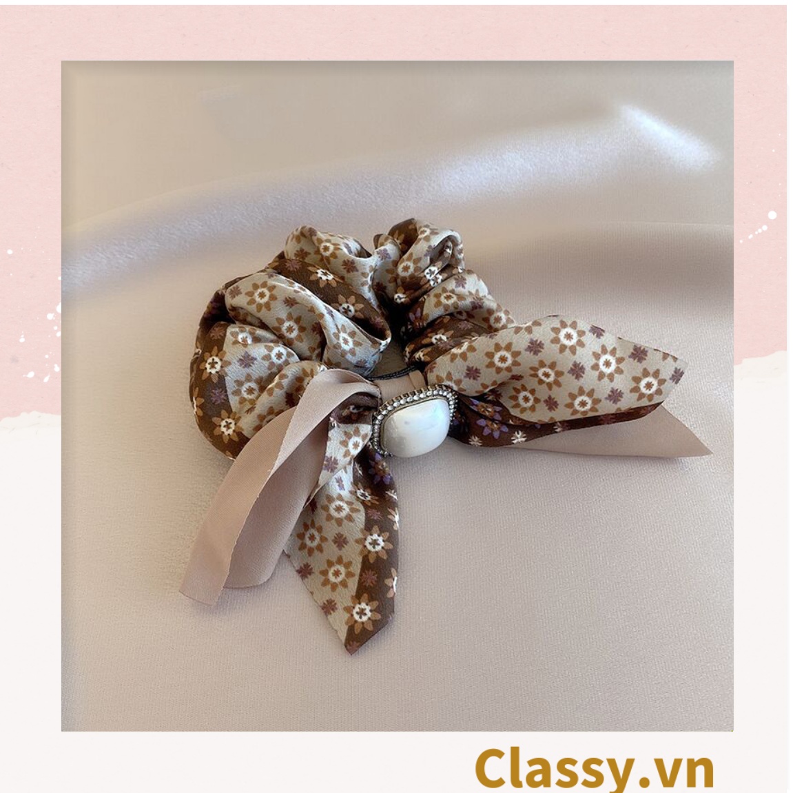 Classy PK773 Scrunchies buộc tóc nhiều tông be, đính hạt; style hoàng gia nhiều lớp sang chảnh