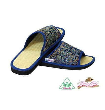 Dép chiếu Hương Quế DCQ-38 có lớp đế cao su xốp tiếp đất và lớp chiếu mềm không lo hôi chân, không lo trầy xướt lúc mang dép