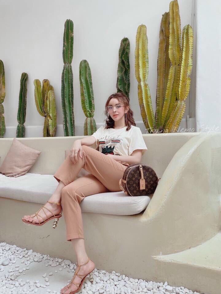 Set đồ bộ đi chơi, đi làm áo thu in chữ tay ngắn co giãn, quần tây nâu ôm sát tôn dáng, kèm ảnh thật tự chụp