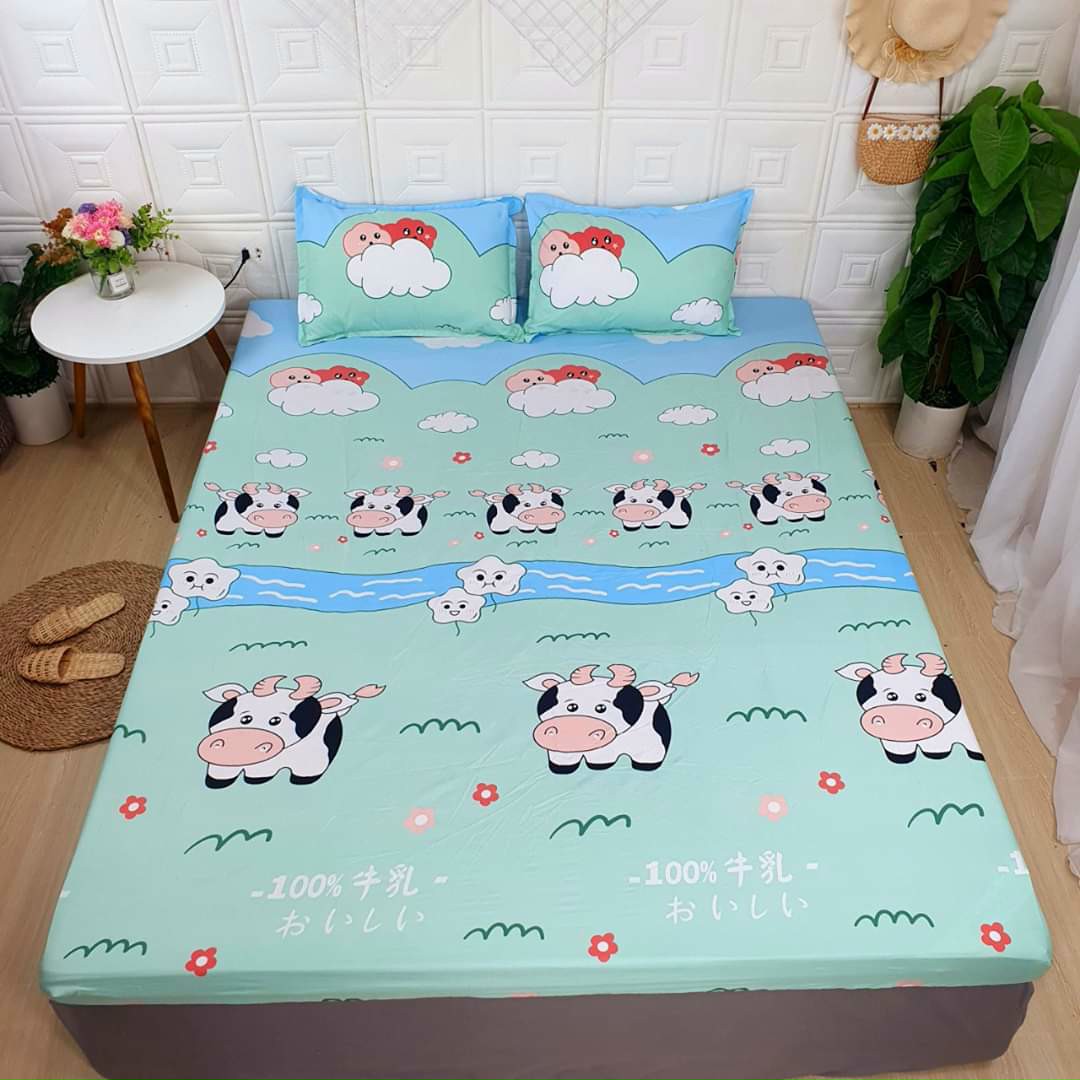 Bộ 3 món Ga bọc nệm, drap bo chun kích thước m6/m8 mẫu Bạn Bò Sữa siêu đẹp chất Poly - Ga giường bọc bảo vệ đệm, kèm 2 vỏ gối