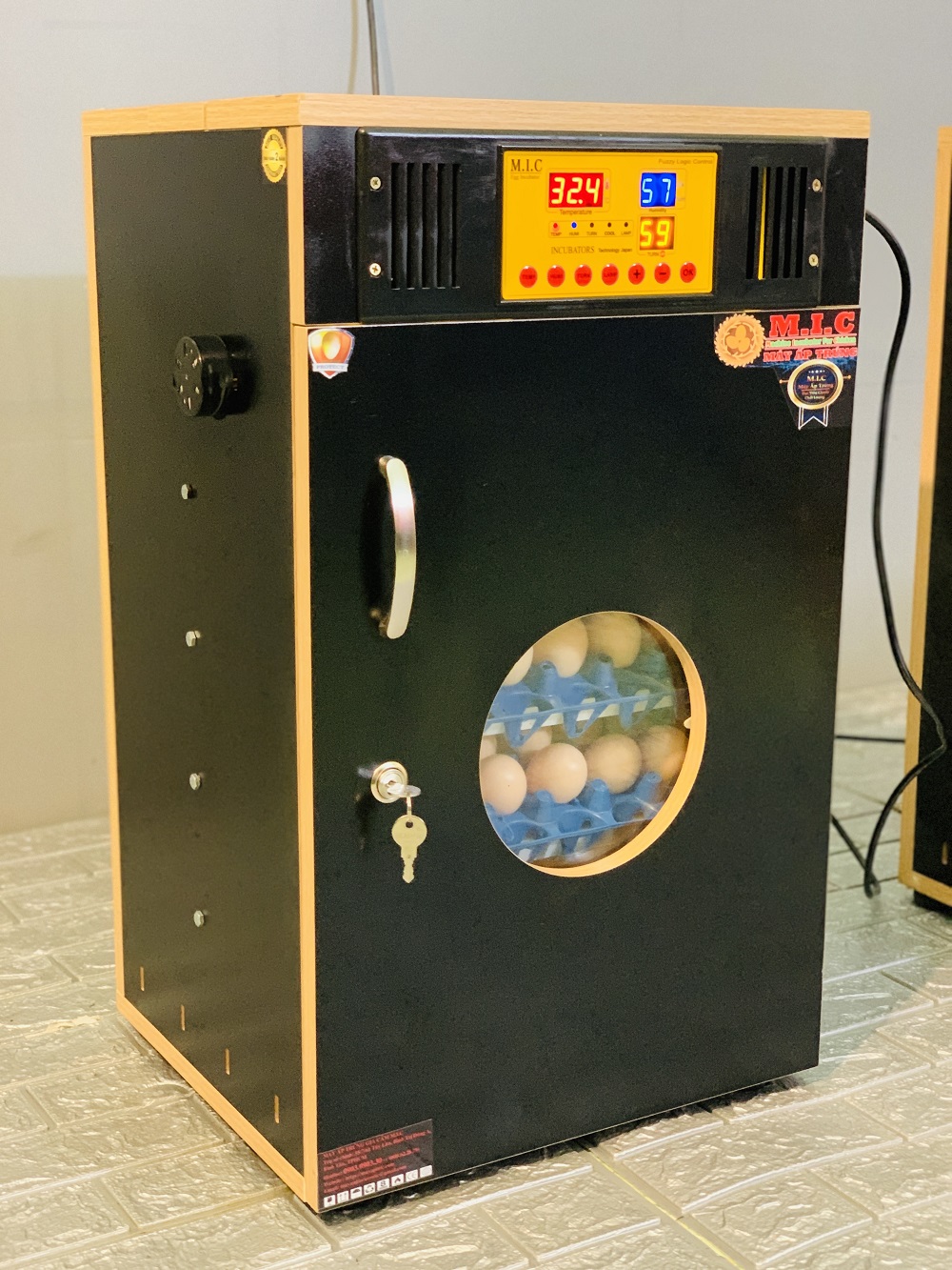 Máy ấp trứng 120 tự động phun sương