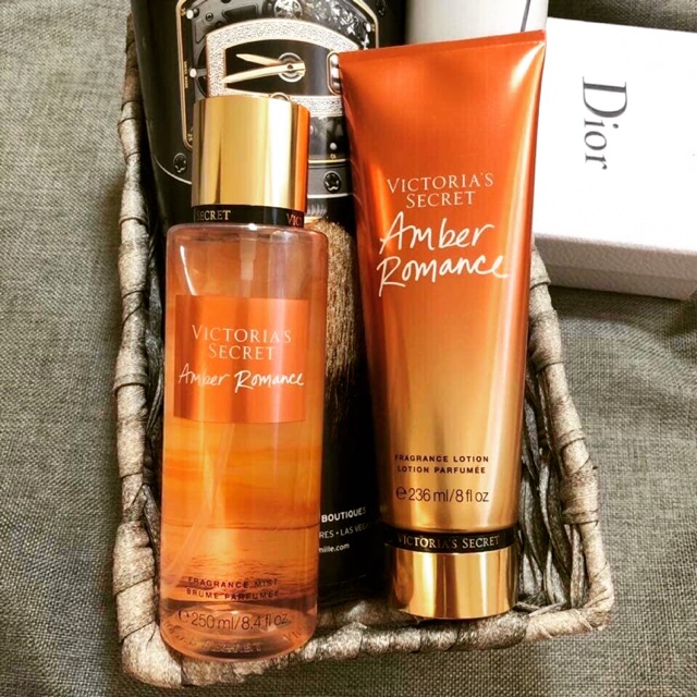 Xịt thơm Victoria's Secret - Amber Romance ( 250mL )