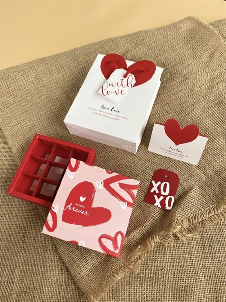 Hộp valentine 9 ô 1 tim đỏ to