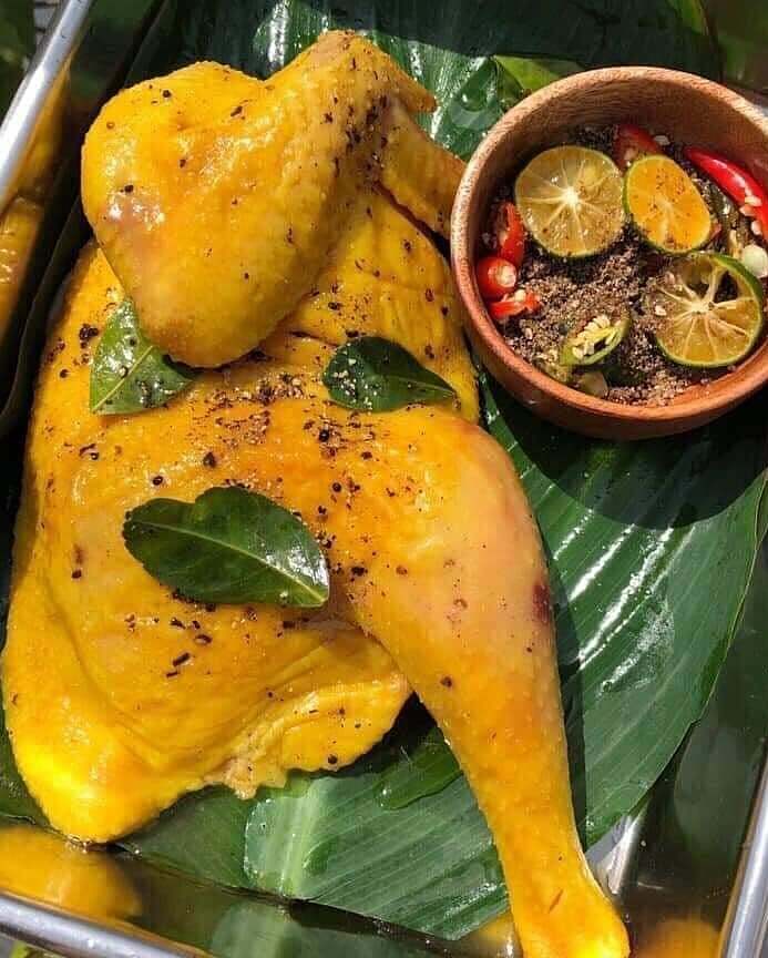 Gà ủ muối hoa tiêu nữa con