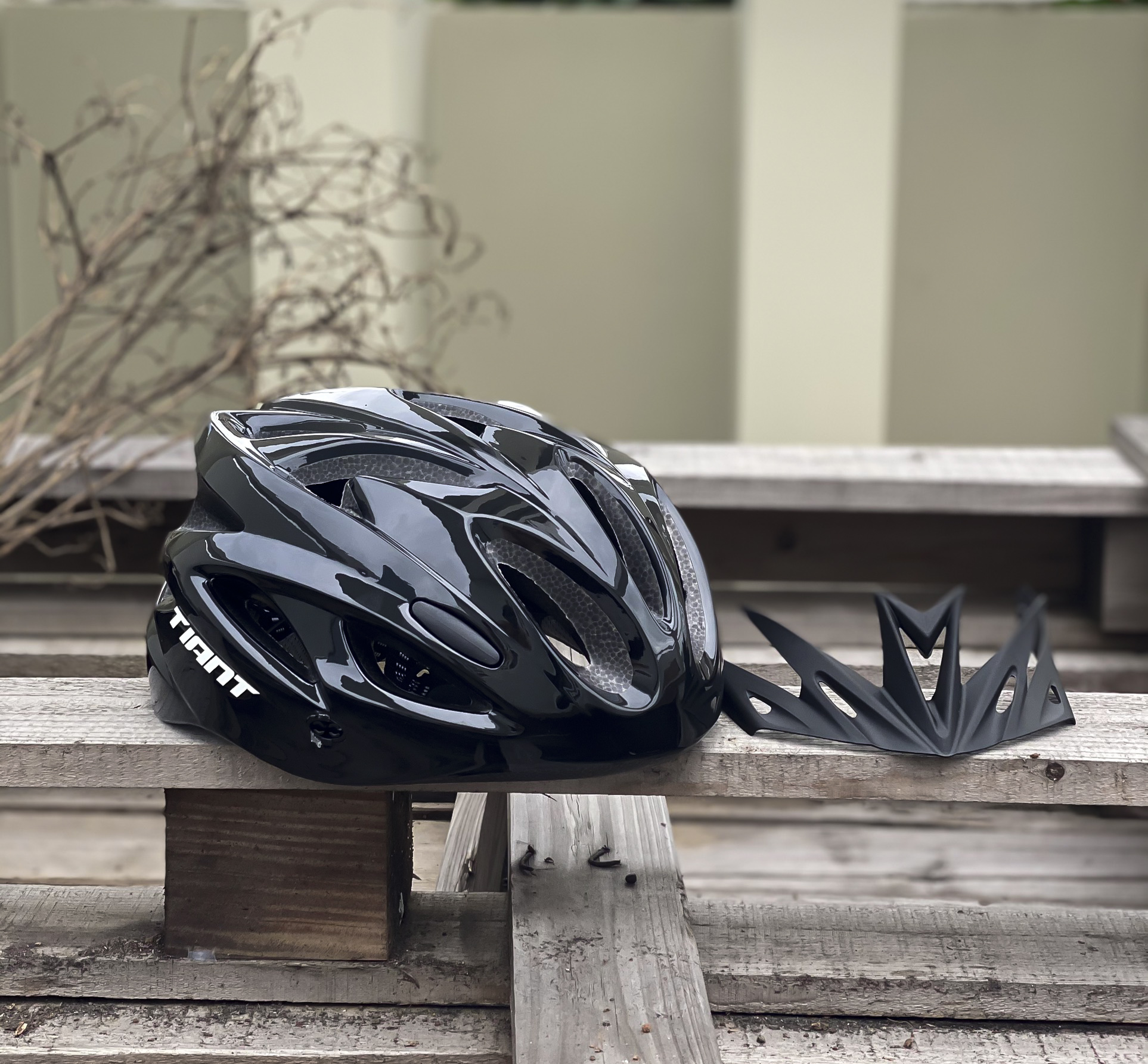 Nón TIANT D08 MÀU ĐEN BÓNG THỂ THAO CÁ TÍNH + KÍNH VÀ TÚI ĐỰNG NÓN