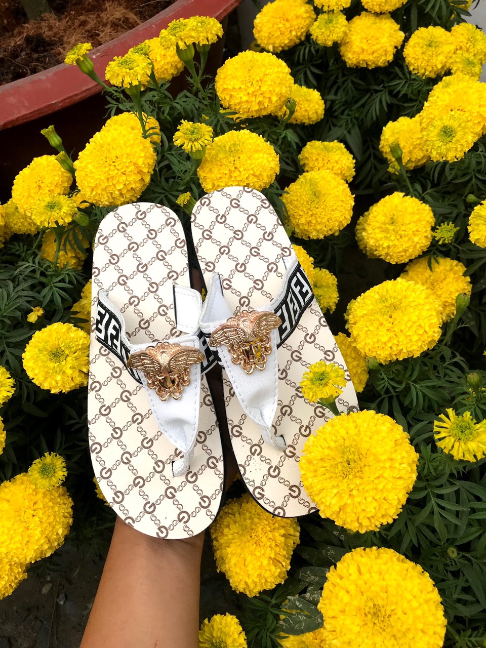 Sandal chíp chíp