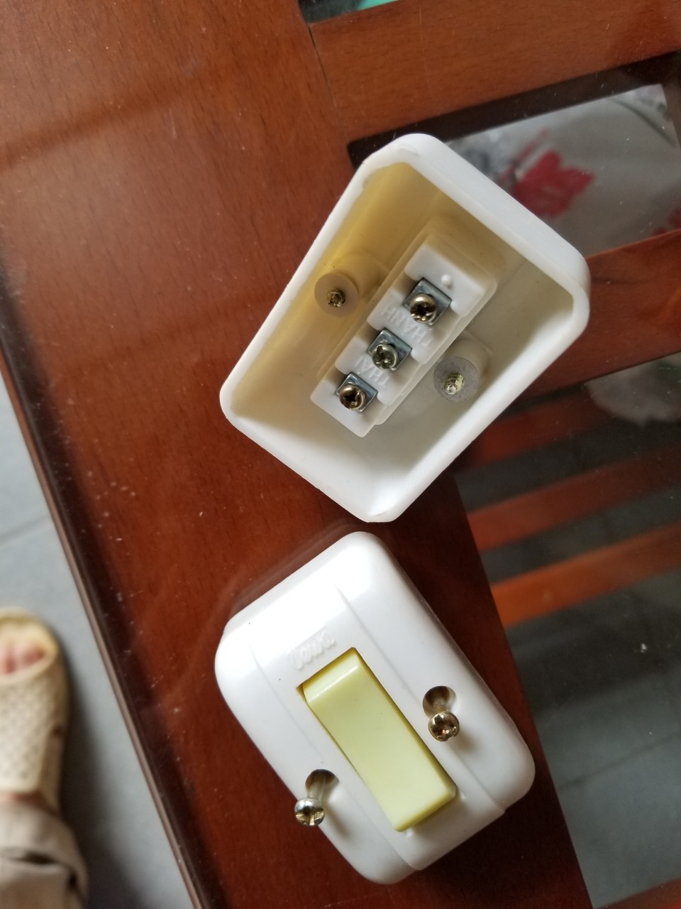 Công tắc đèn loại 3 chấu