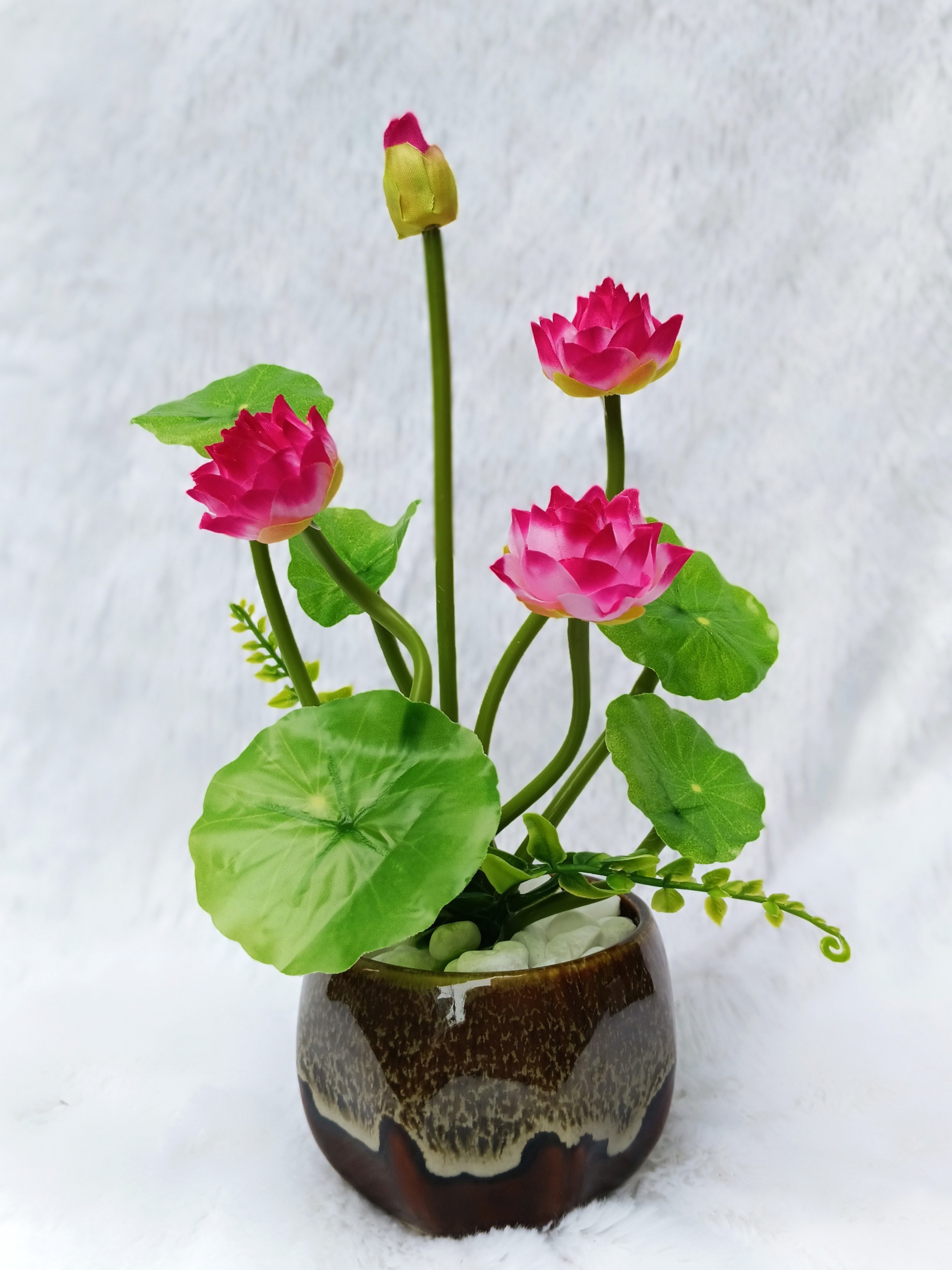 Hoa giả trang trí, Chậu hoa sen mini 098 (3 bông 1 nụ, chậu sen cao 27cm, chậu sứ kích thước 7,5x7,5cm)