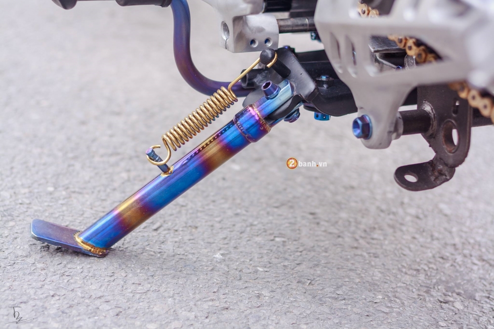 Chân gạc chống xe đạp điện xe máy điện xe số xe tay ga bằng kim loại có độ bền Titan phù hợp với các dòng xe