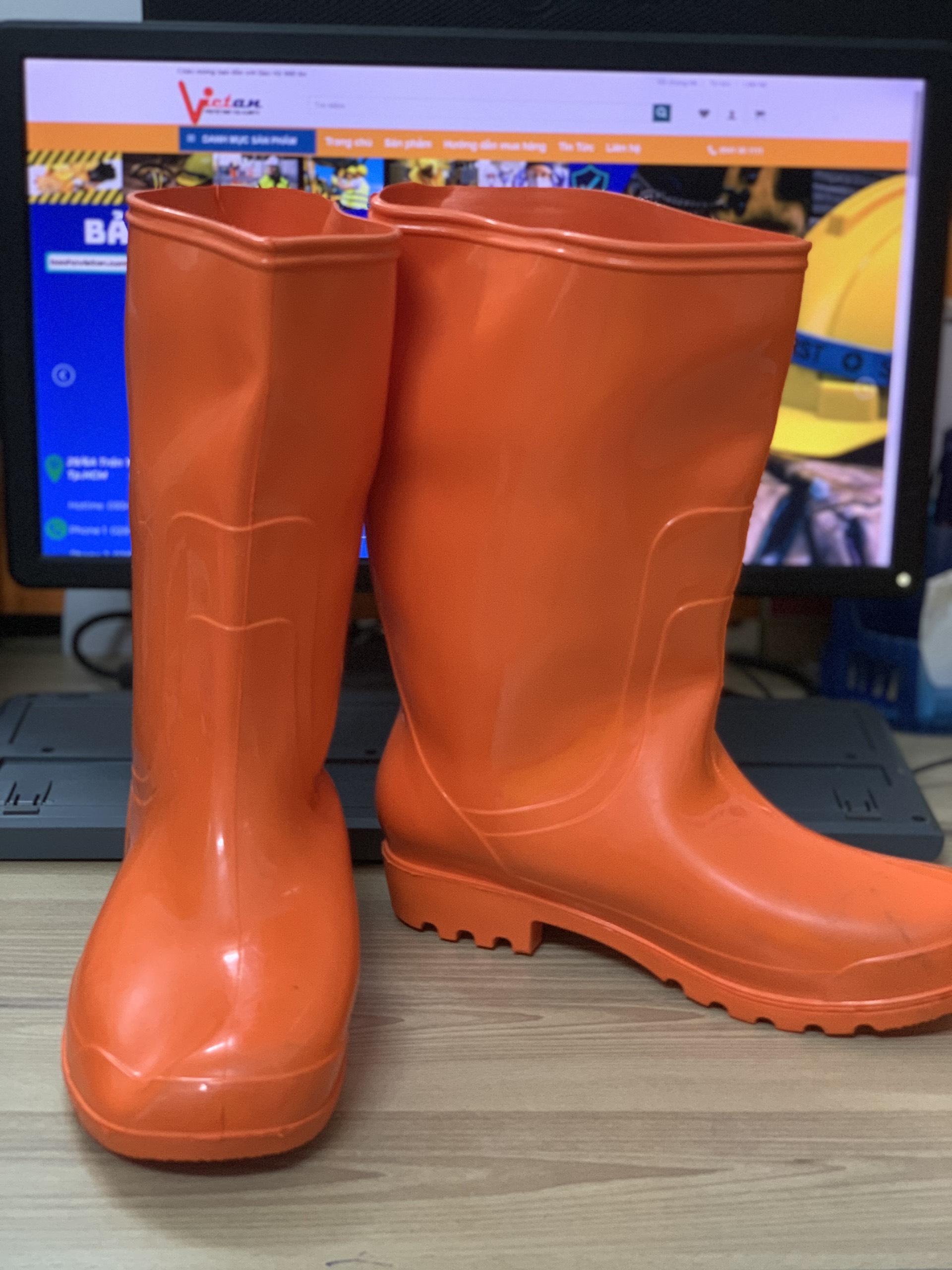 RẺ VÔ ĐỊCH Ủng đi cấy ngắn Tứ Gia Phát đế cứng size 38-40, ủng đi mưa màu