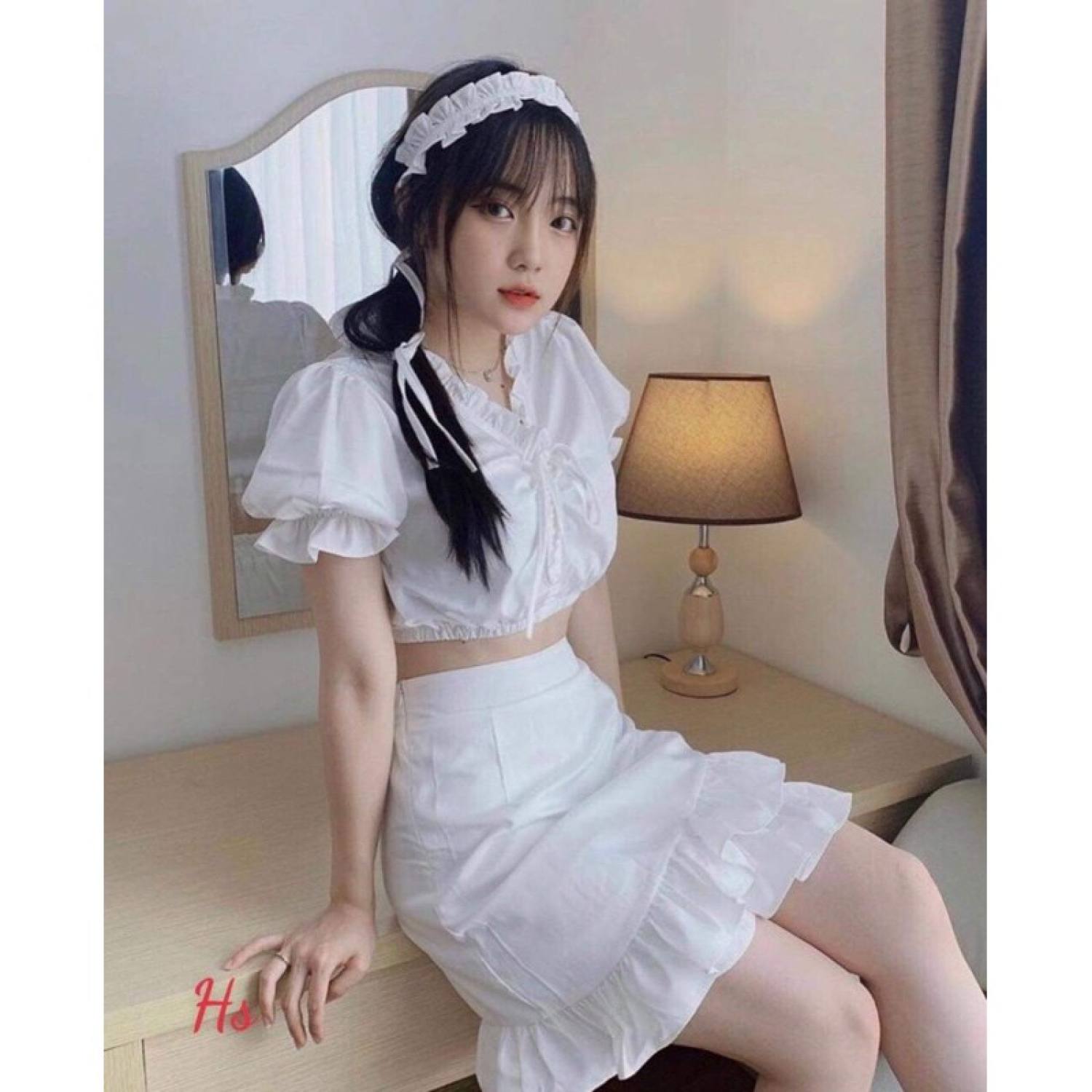 Sét chân váy bèo cùng áo croptop rút trắng HSU1