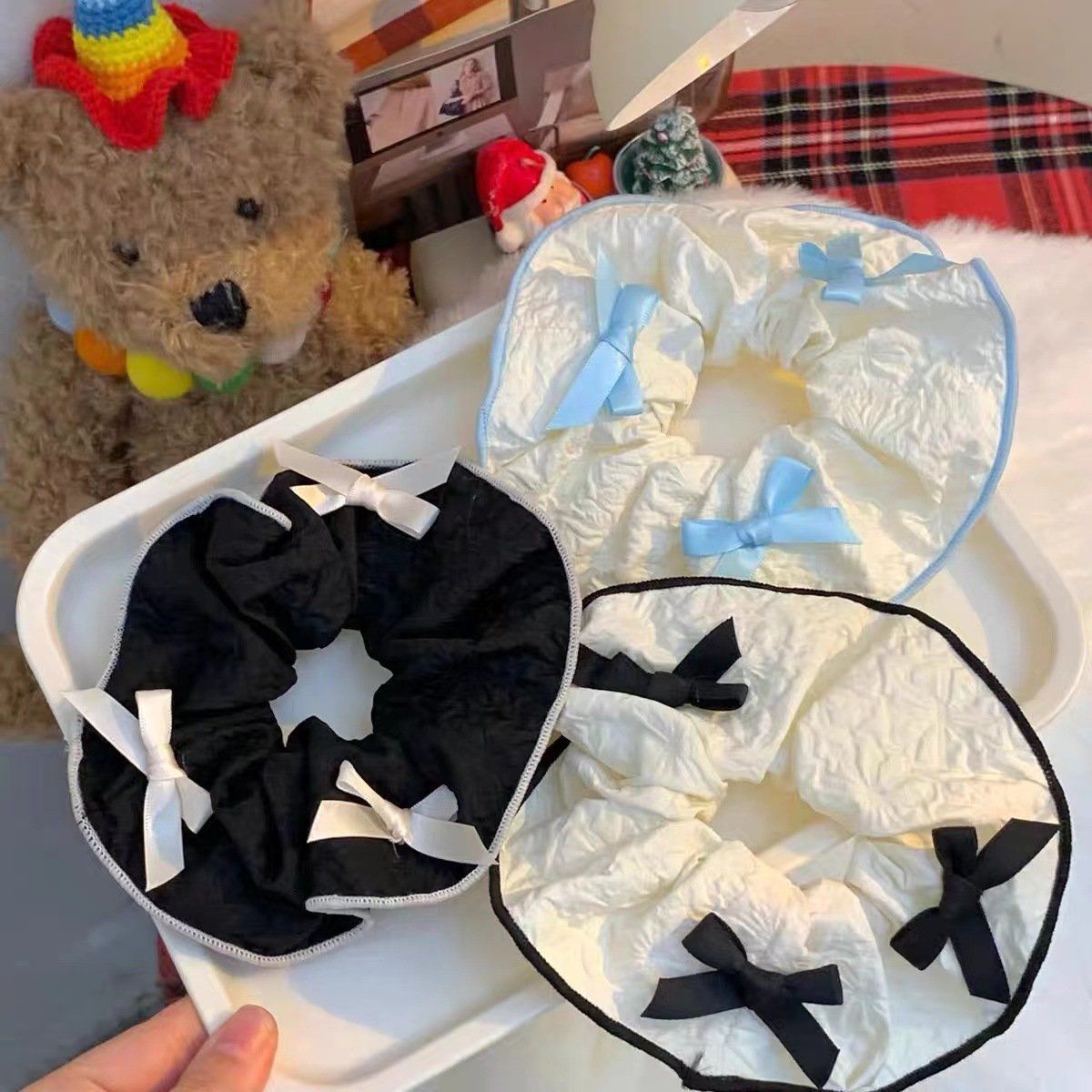 Classy PK774 Bộ sưu tập hoàng gia - Scrunchies, kẹp tóc, nơ buộc tóc tông be, gắn ruy băng và đính đá nhiều lớp sang chảnh