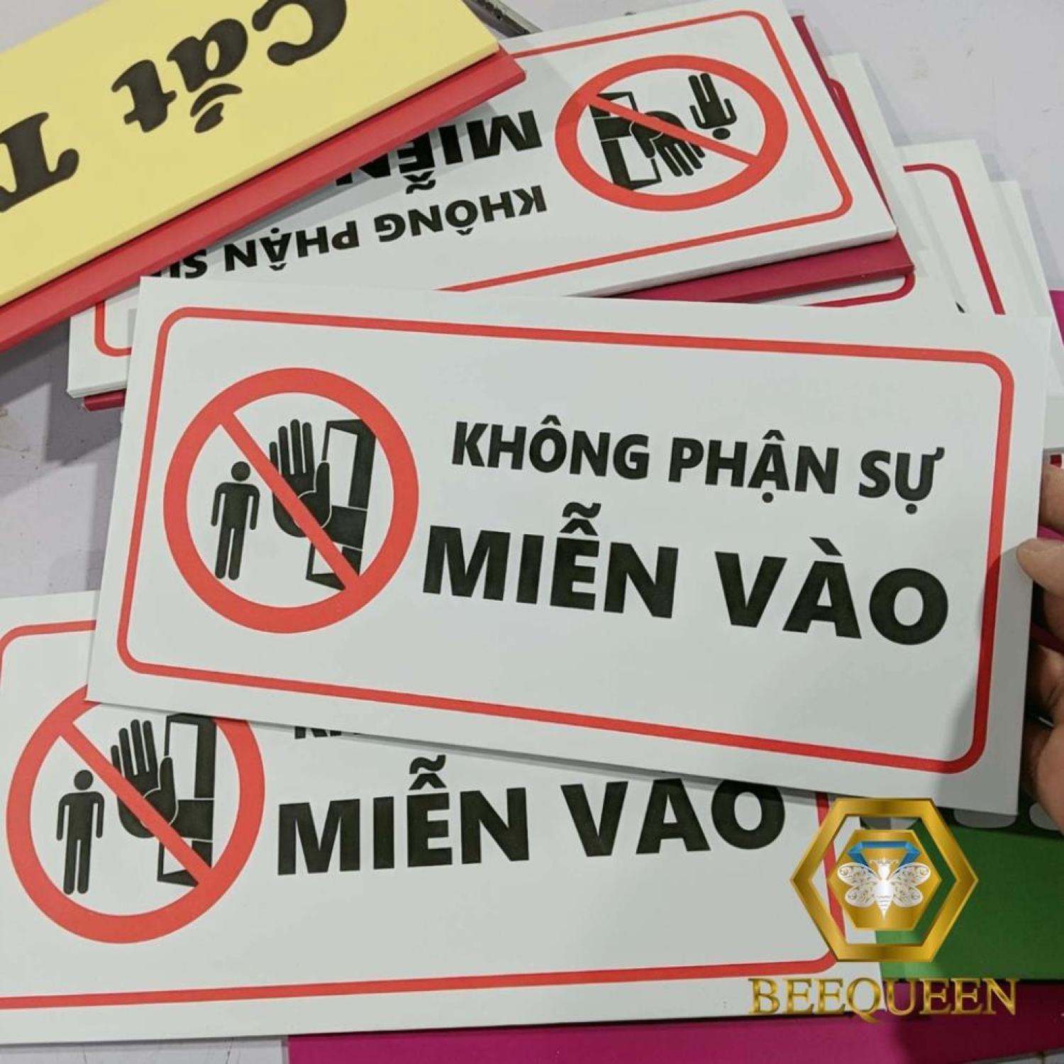 Biển báo dan tường không phận sự miễn vào - biển báo không phận sự miễn vào chất nhựa