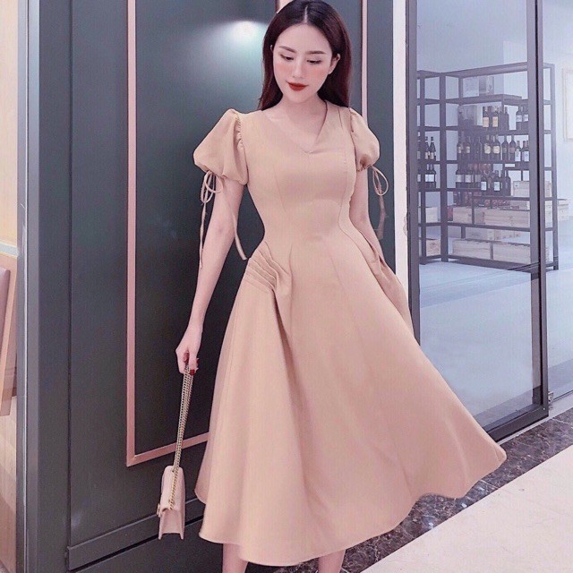 Đầm kem xoè xếp li eo
