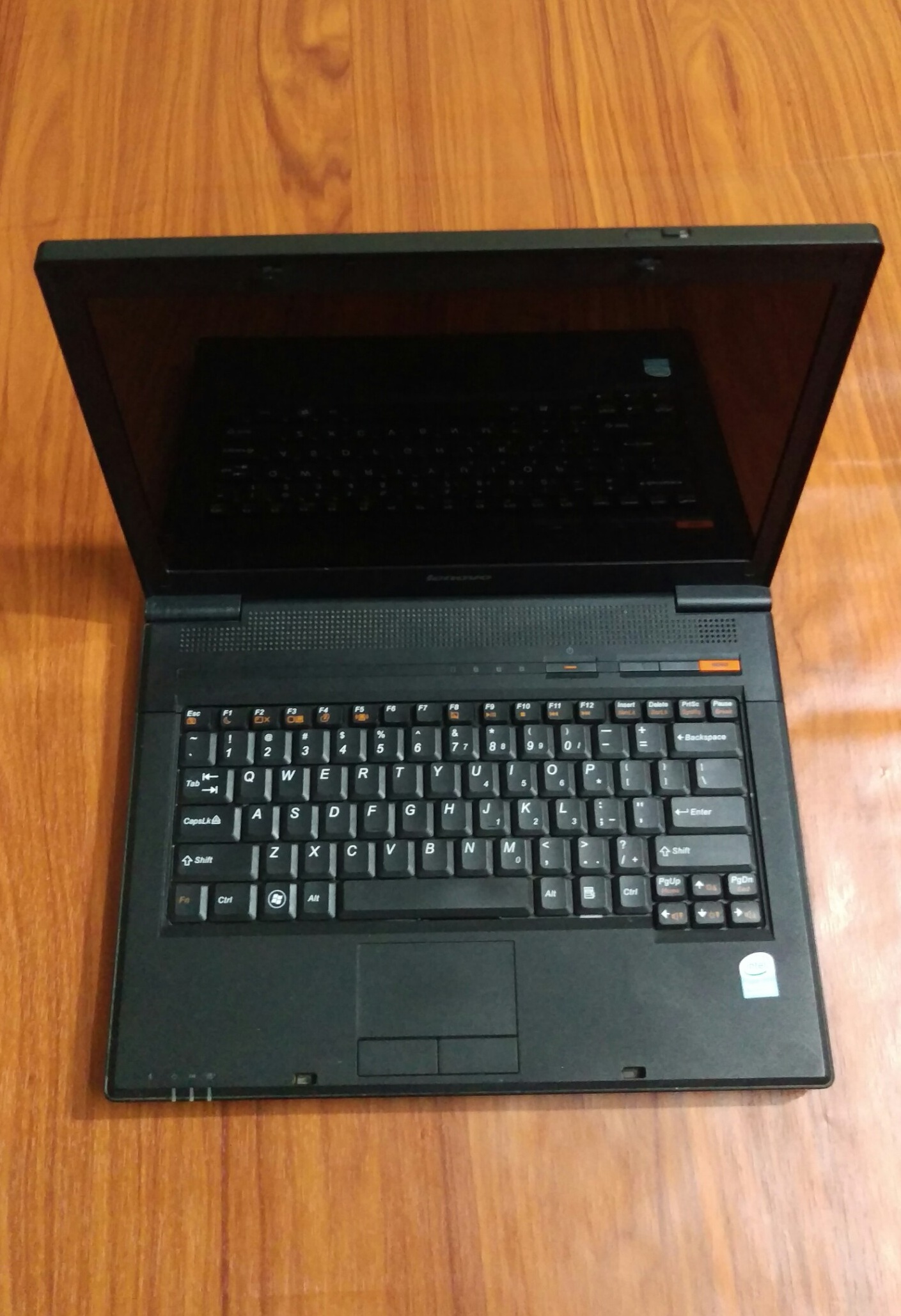 Laptop Lenovo G400 Chíp Pentium 1.9Ghz, Ram 4G, ổ cứng HDD 500G, dùng làm văn phòng, học tập, giải trí, chơi game nhẹ