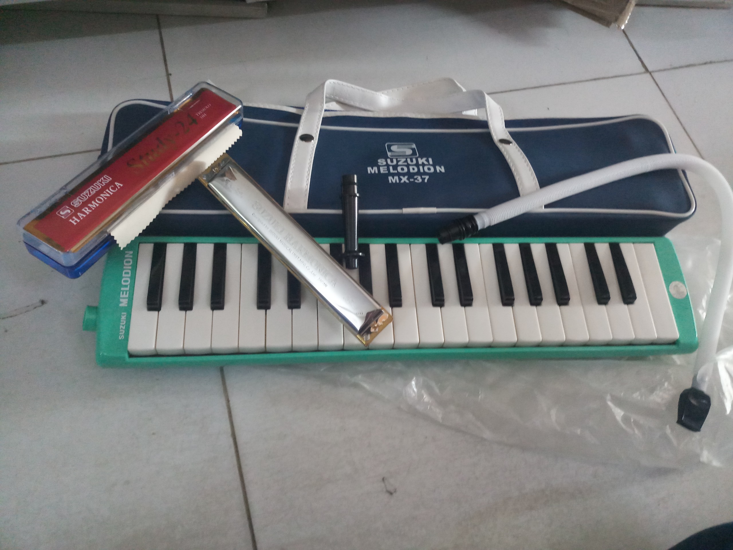 Combo Kèn Melodion Suzuki 37 Phím và kèn Hamonica
