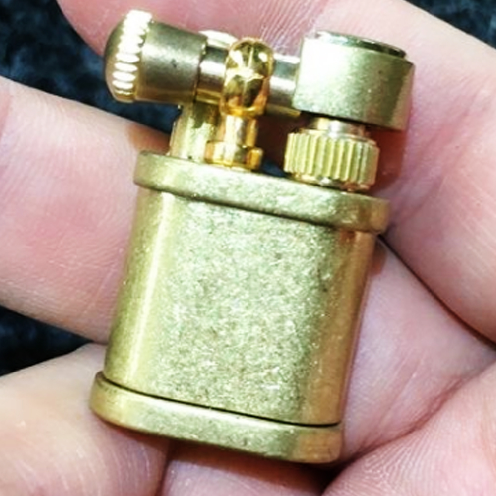 Bật lửa độc đáo cá heo dofin sài xăng đá bấc  chất liệu đồng nguyên bản  bền rẻ đẹp.