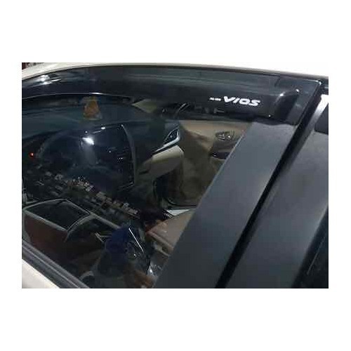 Vios 2020: Vè che mưa đen cao cấp