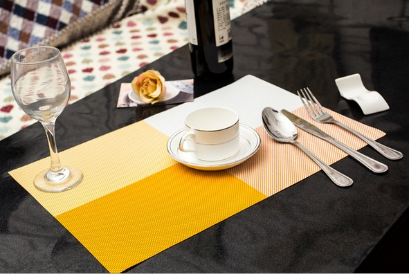 Combo 04 Tấm Lót Bàn Ăn (màu Vàng), Khăn Trải Bàn, Khăn Lót Chén Dĩa, Khăn Ăn, kiểu Châu Âu - tạo phong cách sang trọng, sạch sẽ, chống trơn trượt, chống xước cho bàn ăn, giặt sạch dễ dàng, dùng bền lâu, chịu