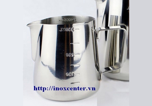 Ca đong inox có định lượng 350 ml, 600 ml, 900 ml - ca inox lớn , ca rót nước inoxcenter83- dụng cụ pha chế
