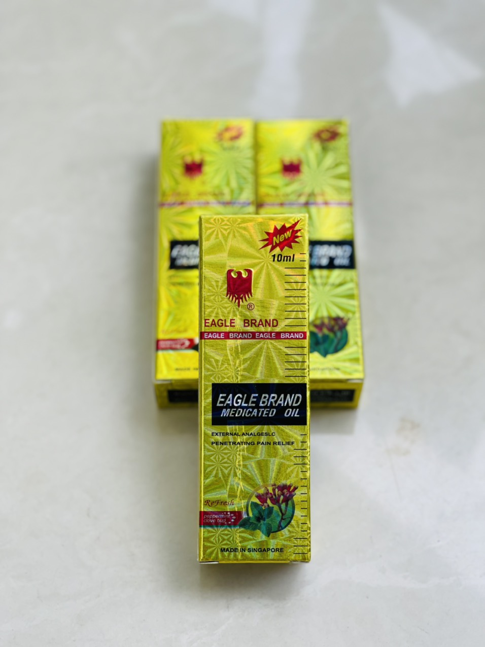 Dầu Gió dạng lăn Con ó Trắng Singapore Eagle Brand Medicated 10ml – Loại II