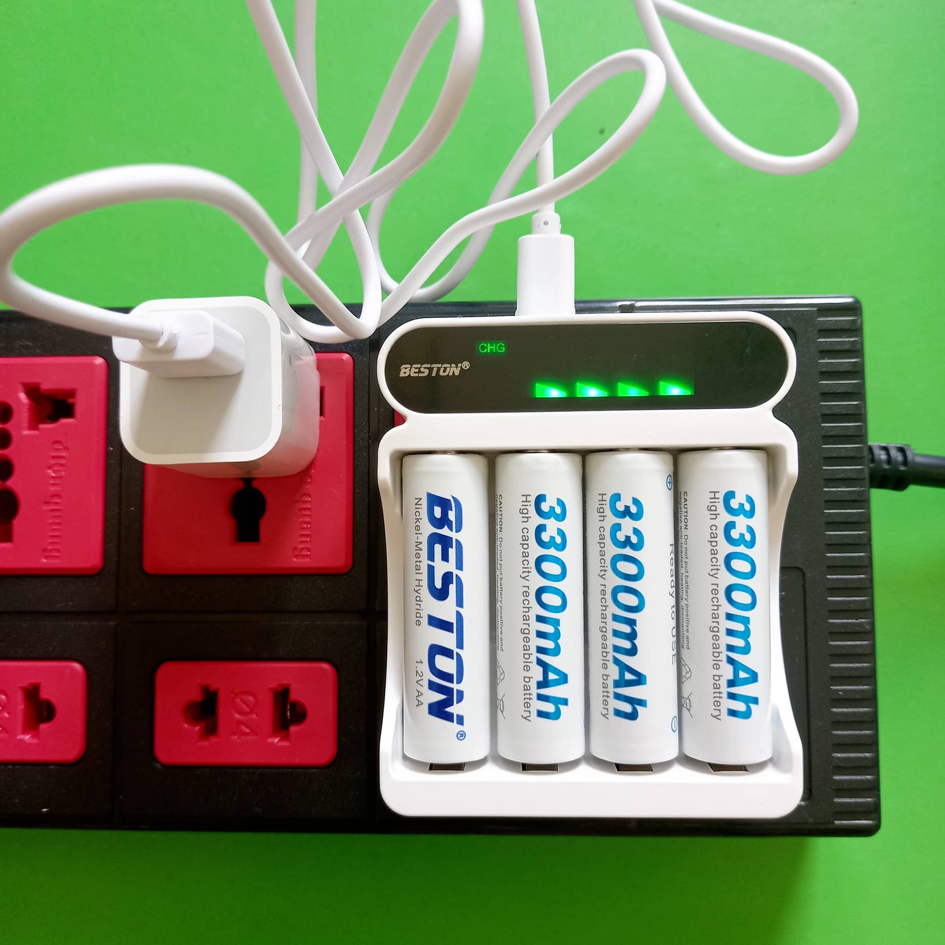 Bộ 4 pin sạc AA 3300 mAh Dung lượng cao kèm Sạc pin Beston C9023L