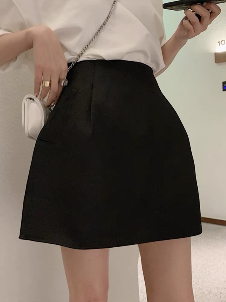 Chân váy đen dáng a xòe cộc