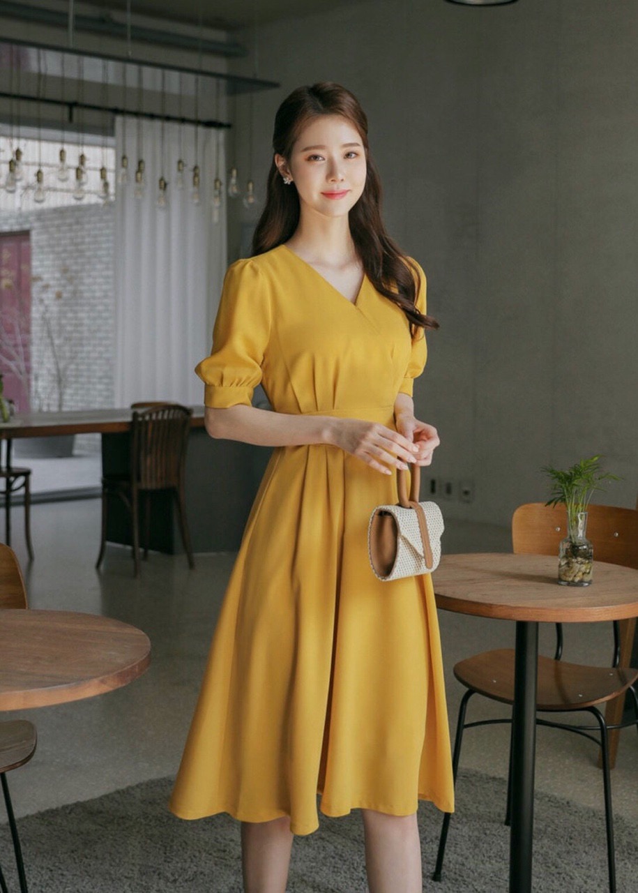 Đầm freesize vàng bo eo