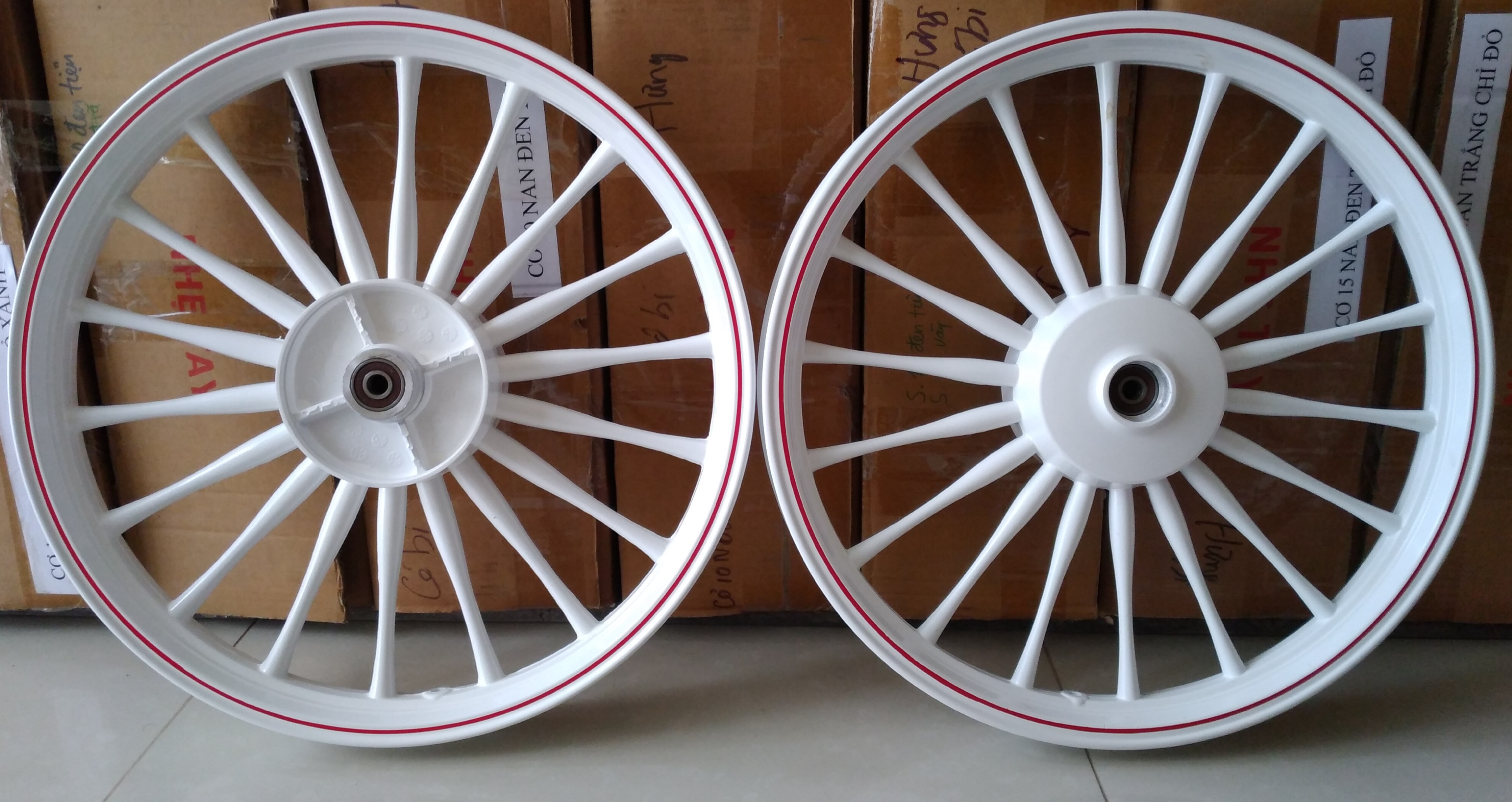 Vành đúc xe máy 18 nan tròn trắng sứ phanh cơ