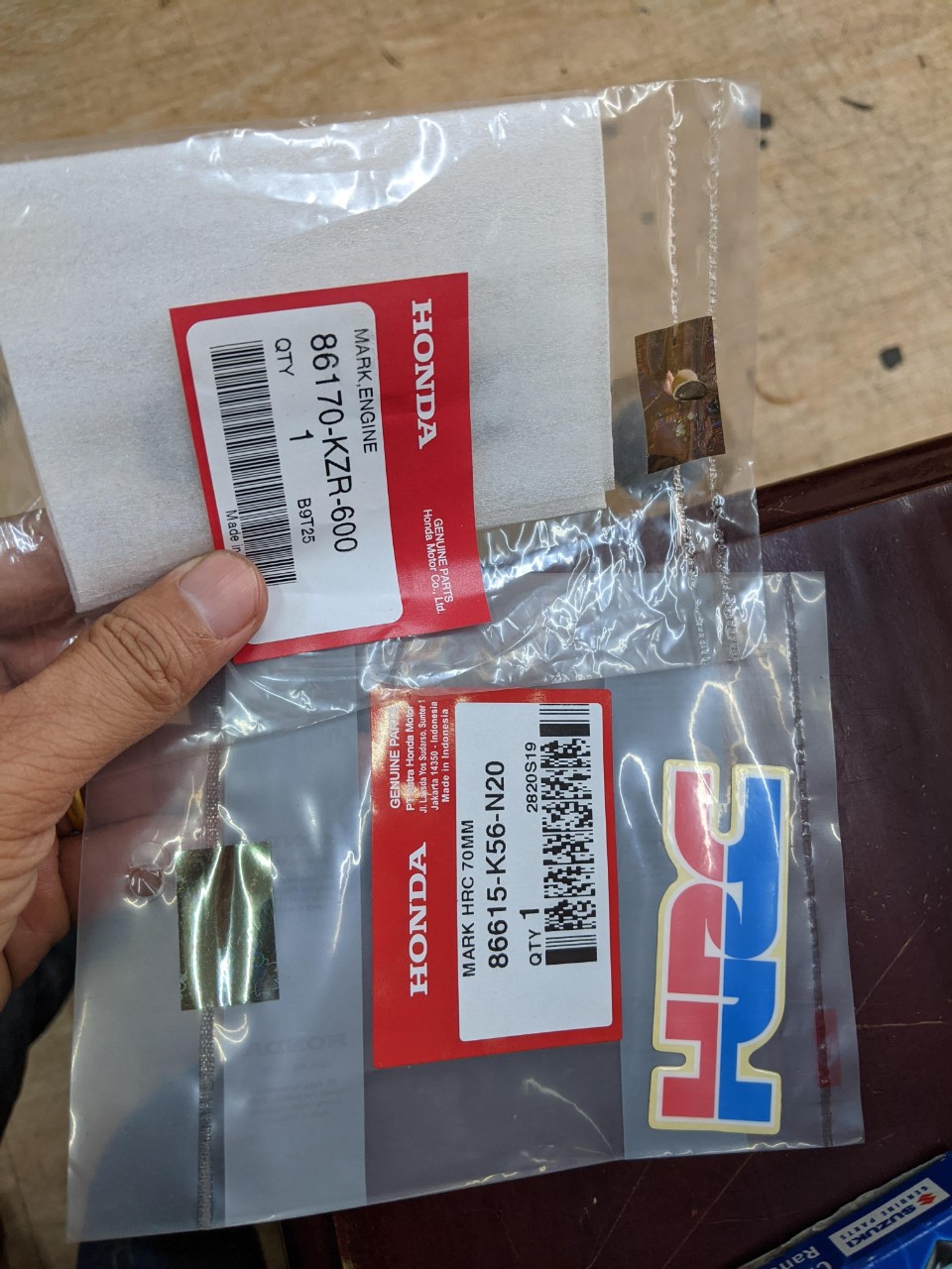Tem HRC cho Honda Sonic 150R, sản xuất tại Honda Indonesia, có feedback