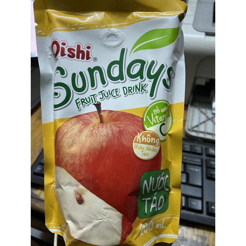 Hộp 10 túi nước vị táo giải khát hiệu sundays oishi